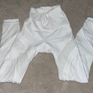 Lulu lemon detailed white leggings size 0.